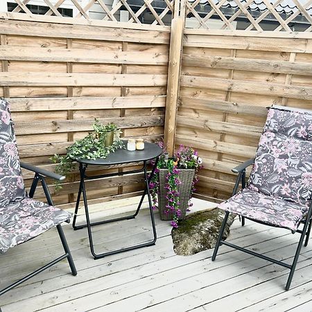 Lilla Huset Bed & Breakfast - Countryside Guesthouse, Free Parking Orebro Exterior photo