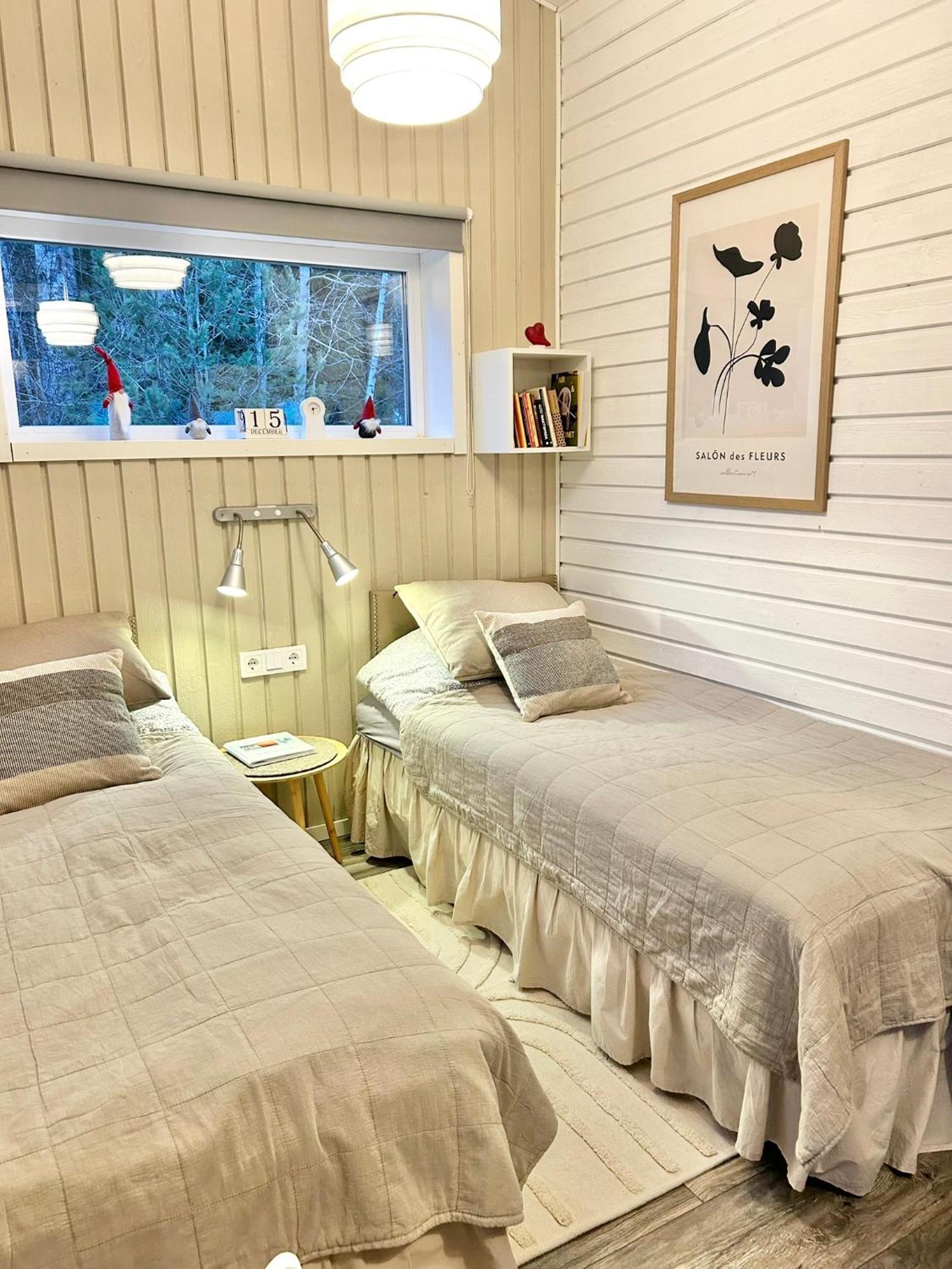 Lilla Huset Bed & Breakfast - Countryside Guesthouse, Free Parking Orebro Exterior photo