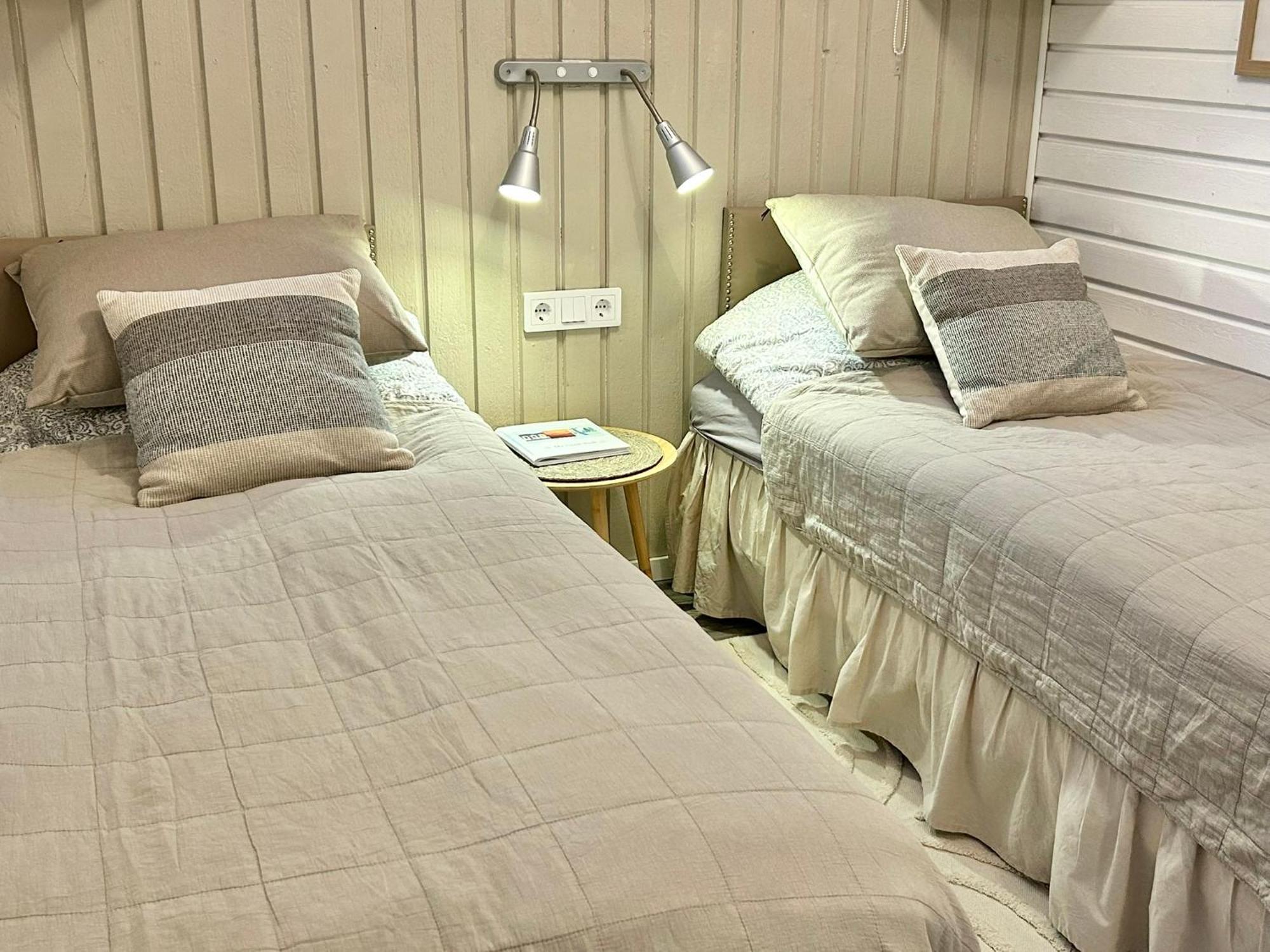 Lilla Huset Bed & Breakfast - Countryside Guesthouse, Free Parking Orebro Exterior photo