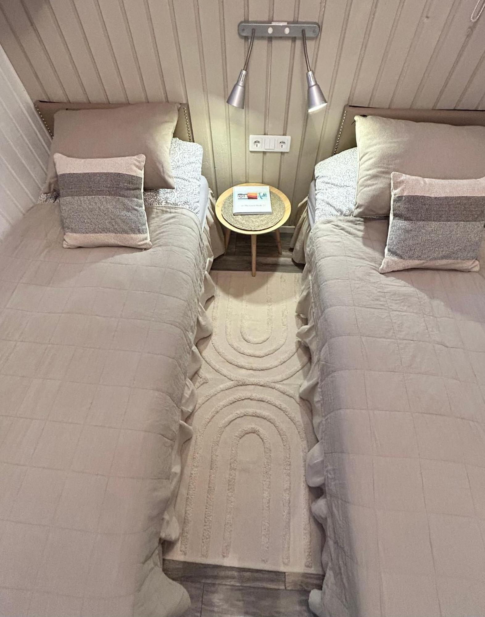 Lilla Huset Bed & Breakfast - Countryside Guesthouse, Free Parking Orebro Exterior photo