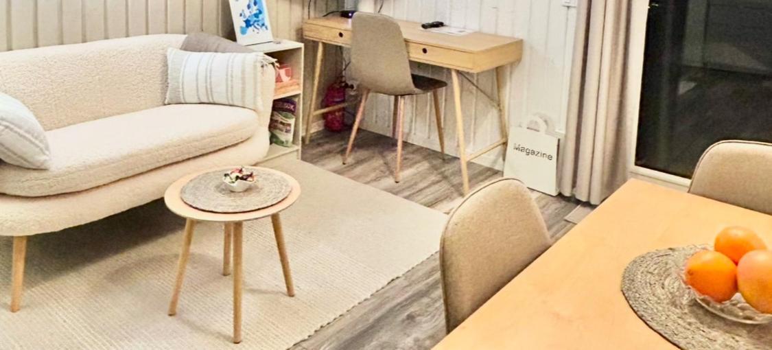 Lilla Huset Bed & Breakfast - Countryside Guesthouse, Free Parking Orebro Exterior photo