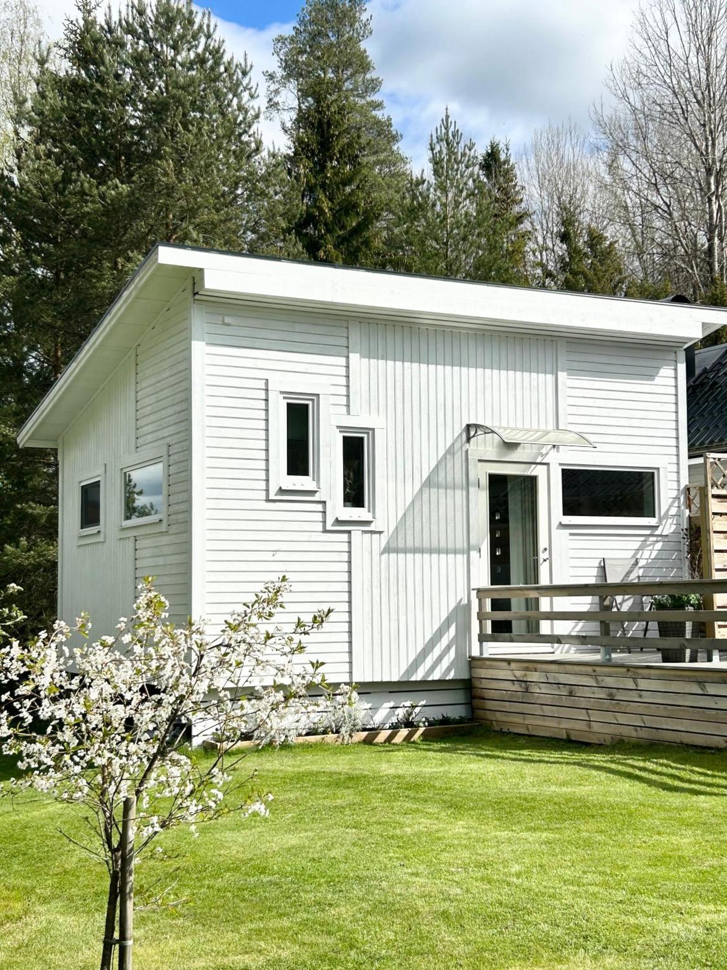 Lilla Huset Bed & Breakfast - Countryside Guesthouse, Free Parking Orebro Exterior photo